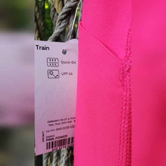 Athletic Bundle (Top XL/Leggings L) - Picture 13 of 16